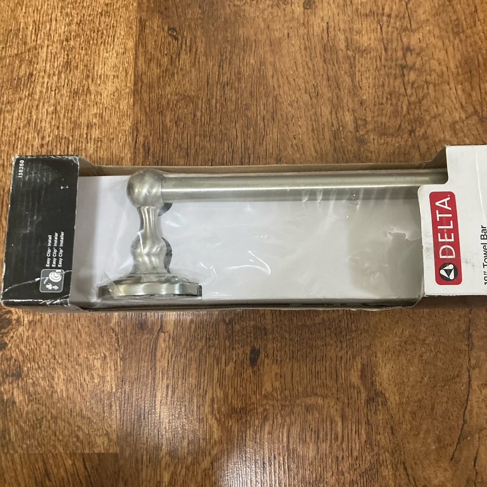 Delta Greenwich 18 in. Towel Bar in Brushed Nickel 138268